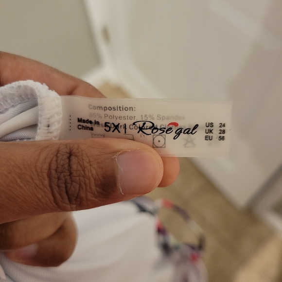 Rosegal Women's Plus Size Colorful Striped One Piece Swimsuit. Size 5X - Picture 5 of 6